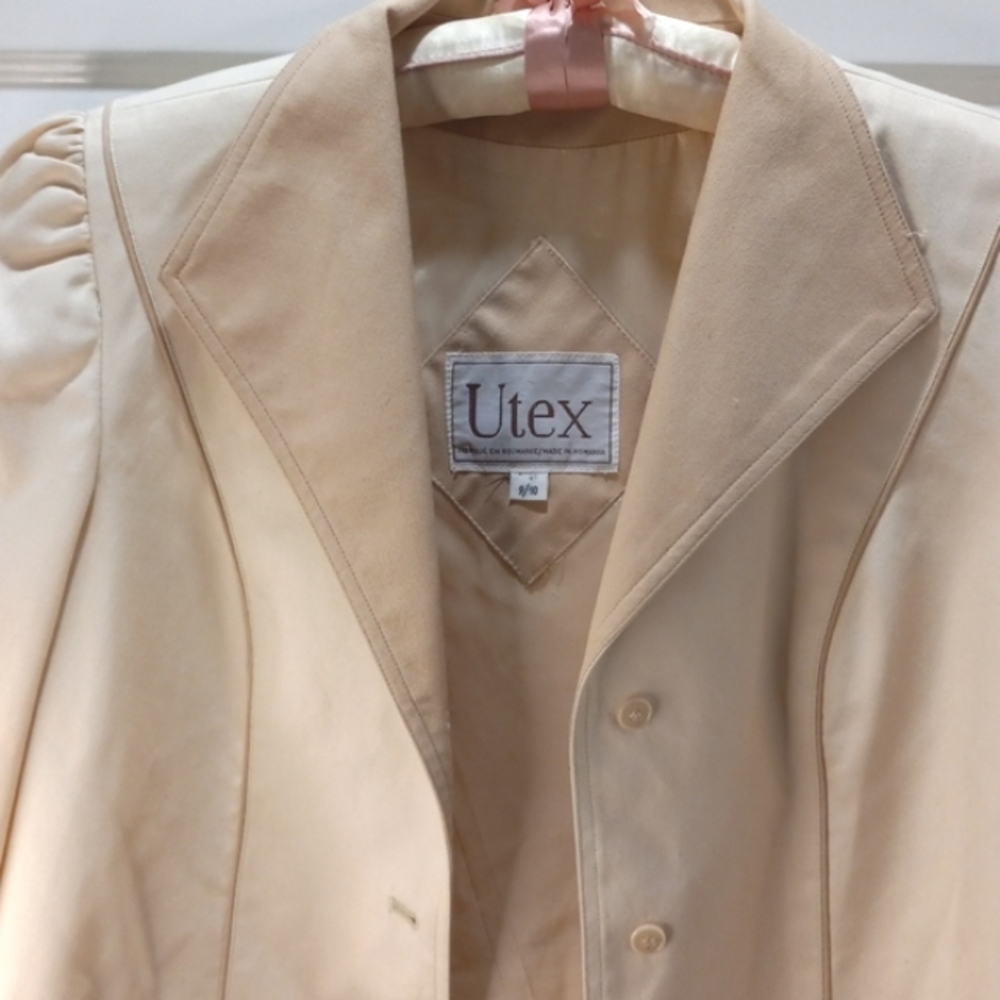UTEX Vintage Beige Stylish Coat. Size 9/10